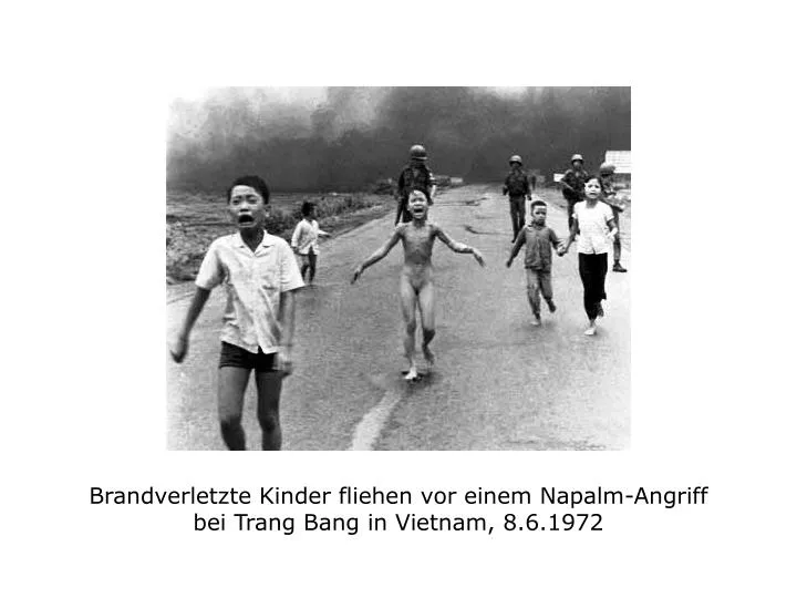 brandverletzte kinder fliehen vor einem napalm angriff bei trang bang in vietnam 8 6 1972